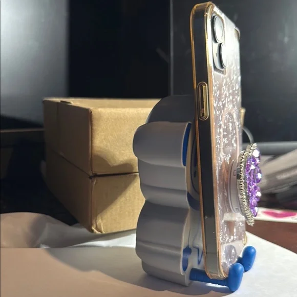 Light up Astronaut phone or tablet stand - Picture 2 of 3